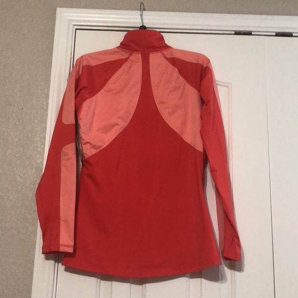 Women’s training Nike Shield Shirt Style#485728 - Picture 2 of 5